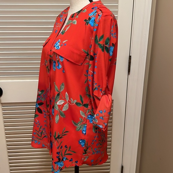151. Calvin Klein Floral Print Roll Tab Sleeves Blouse in Vibrant Red, Size Med - Picture 7 of 14